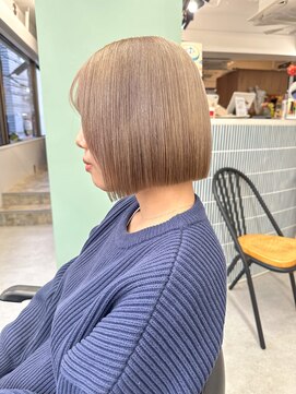ヒビヲ 横浜西口店(HIBIO) 切りっぱなしボブタッセルボブブリーチカラーミルクティーカラー