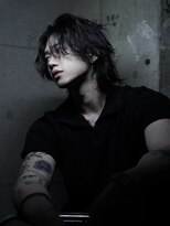 シン(syn) センターパートウルフパーマ