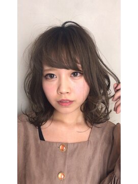 ラトリエ ブロカント 立川北口店(L'atelier BROCANTE) マーメイドアッシュ ベージュカラー３Dカラー セミディ カール