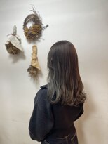 髪切処ICHI(カミキリドコロイチ)&nbsp;カールをラフにくずしたロングヘア