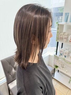 アッシュ 下北沢店(Ash) 暗めマットベージュのパツっとミディアム