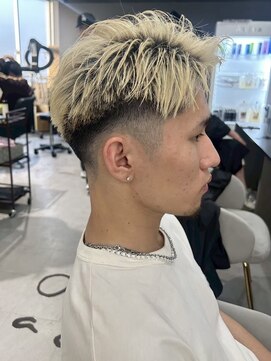 メンズサロン キング 心斎橋店(Men’s salon K!ng) フェザーショートアップバングセンターパートメンズハイライト