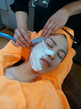 メンズレディースシェービング/理容室/バーバー/眉毛/マッサージ