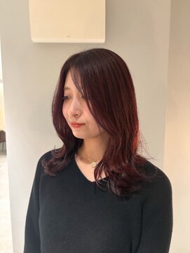 ケリーアン 太田(kelly.un) ミディアムレイヤー / くびれミディアム / チェリーブラウン