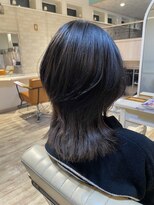 美容室 アルテモーダ ミディアムウルフカット