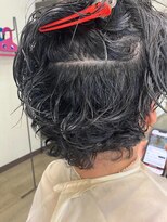 パーマ屋カラフル&nbsp;細かく捻じれるメンズの縮毛矯正