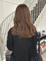 カミエ(kamie)&nbsp;セミロングのブラウンカラー×毛先まで整ったツヤ髪スタイル