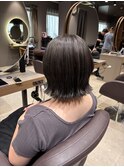 透明感オリーブグレージュ×切りっぱなしボブ