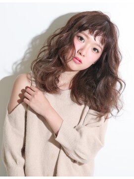 リリー(Liliy) ショートバング×ランダムカール