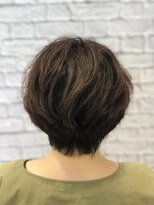 ミーティア バイ クアトロ(Meteor By QUATRO) ボリュームのあるショートレイヤースタイル