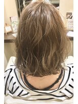 ビアンコ(BlANCO)&nbsp;【BLANCO】ハイライトでユル巻きミディボブ(AKANE)