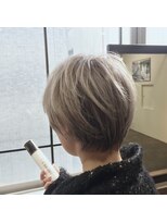 エイミー(Aimee)&nbsp;Aimee 町田 シルバー×ハンサムショート