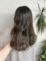 ヴィフ 大船(VIF)&nbsp;黒髪グレーベージュレイヤーロングアッシュブラックハイライト