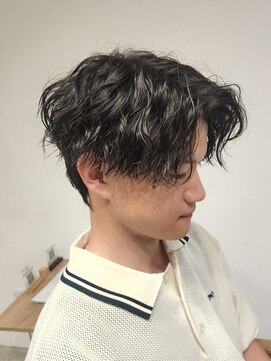 ニアウ 伊勢崎連取店(Niau) センターパートウルフツイストスパイラルパーマ