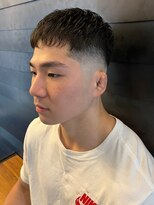ディスイズバーバーフォース(THIS IS BARBER 4th)&nbsp;クロップスタイル イージーパーマ スキンフェード 黒髪