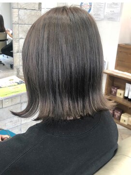 メロウ 神戸三宮(mellow) グレージュ / 外はねボブ