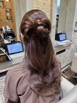 ヴィサージュプラス(VISAGE plus)&nbsp;ウエディングにも♪可憐さ引き立つハーフアップ