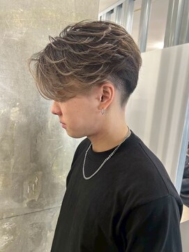 メンズサロン キング 枚方店(Men’s salon K!ng) フェザーショートアップバングセンターパートメンズハイライト