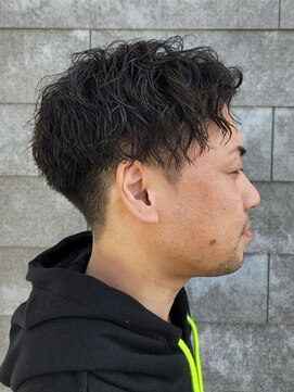 ニアウ 伊勢崎連取店(Niau) 刈り上げアップバングショート波巻きツイストスパイラルパーマ