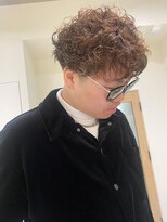 フイ(HUI)&nbsp;王道メンズショートパーマ☆外ハネ無造作アッシュブラウン