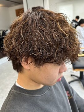 フゥ 宇都宮(FeU) 波巻きパーマセンターパートツイストパーマメンズマッシュパーマ