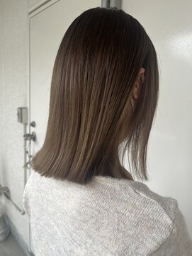 アイドットプラスサッポロ 札幌(i.+SAPPORO) ナチュラルベージュカラー切りっぱなしロブヘア