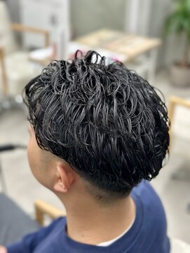 レヴィア(REVIA) メンズカットニュアンスパーマフェードカット眉毛カット