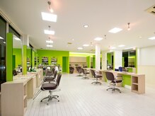 トライスター(TriStar)の雰囲気（広々とした開放的な店内。）