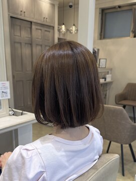 エイミーバイアフロートザガーデン 浦和店(amie by afloat the garden) まとまる大人ボブ、白髪も染めてショコラベージュカラー【浦和】