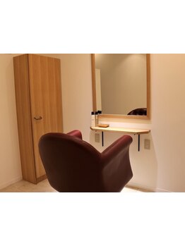 潤いと艶やかな髪色へ。ダメージレスで叶える理想のヘアカラー。思わず触りたくなるような美しい髪へ。