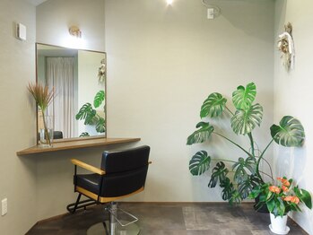 サロンドチカ(Salon de Chika)の写真/【駐車場完備◎】完全マンツーマン施術！髪と頭皮の健康を第一に考え、お客様の“なりたい”を叶えます☆