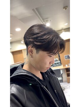 エクシア 渋谷店(EXCIA) ブリーチ履歴 曲がる縮毛矯正 毛流れセンターパート