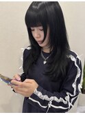 黒髪ロング／レイヤーカット／顔まわりレイヤー