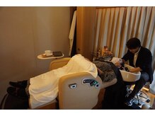 カラーズ ヘア リゾート(COLOR'S Hair Resort)の雰囲気（シャンプー、スパ中はカーテンを閉め、照明を落としリラックス♪）