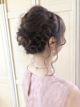 レイア(Leia) ゆるふわヘアセット