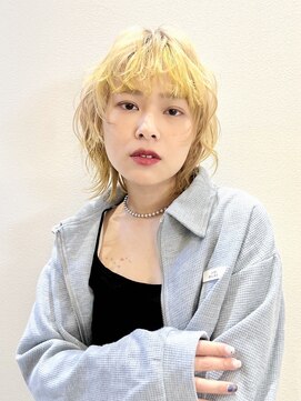 エムスラッシュ アヴェダ 自由が丘(M.SLASH AVEDA) ハイトーン/ウルフレイヤー/金髪/ニュアンスカール/自由が丘