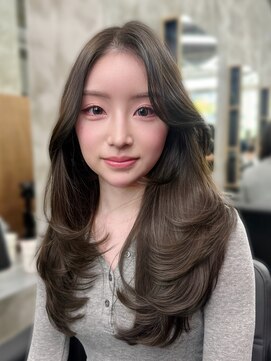 エッセンザ 梅田(ESSENZA) オリーブカラー　韓国レイヤー　海外レイヤーカット