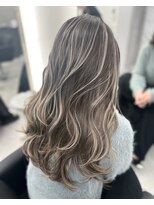 アルドーレフィエロ シンサイバシ(Ardore fiero shinsaibashi)&nbsp;コントラスト極ハイライト☆アッシュグレージュ☆20代30代40代