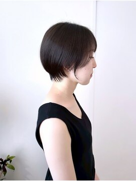 ファムバイアヴァンス(Femme by AVANCE.) ミニウルフナチュラルタイトな美フォルムショートボブ