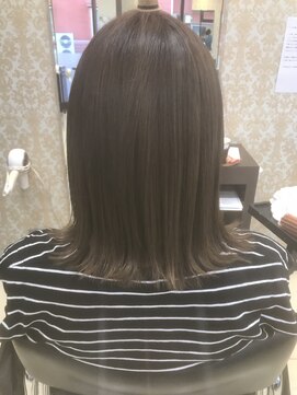 クアトロ 小山店(QUATRO) 切りっぱなし外ハネ