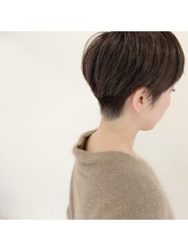 デフィー(DEFY) ふんわりトップのショートヘア