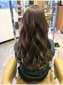 デザインカラーレイヤーカットウェットヘアオリーブベージュ