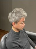 白髪を活かすツーブロックパーマ ベリーショート