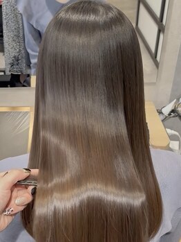 くせ・広がり・パサつきでお悩みの方◎丁寧なカウンセリングと髪質に合わせたご提案で自然なストレートに