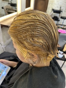 カリーナ(Carina) 〈キシタクヘアー〉ショートマッシュ×ピンクベージュ