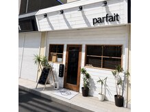パルフェ(parfait)の雰囲気（この白いお店がparfait青葉台店ですよー！）