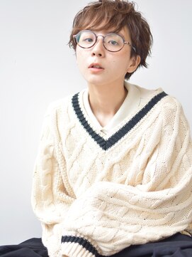 サークル(CIRCLE) マッシュショートカーキグレージュ大人かわいいフェザーバング