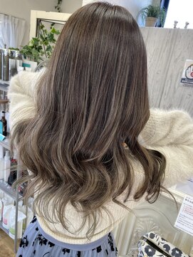 リリー ヘアーアンドビューティー(Lily) ハイライトカラー