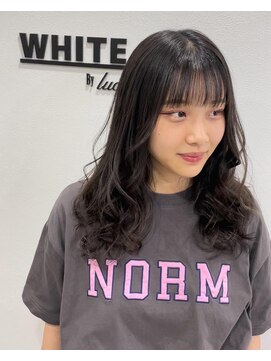 アンダーバーホワイト 阪神西宮店(_WHITE) 後れ毛キュートロング　ダークグレージュ　ブリーチonカラー
