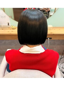 アンフィ 鶴間(Anphi) ぱつっとボブ